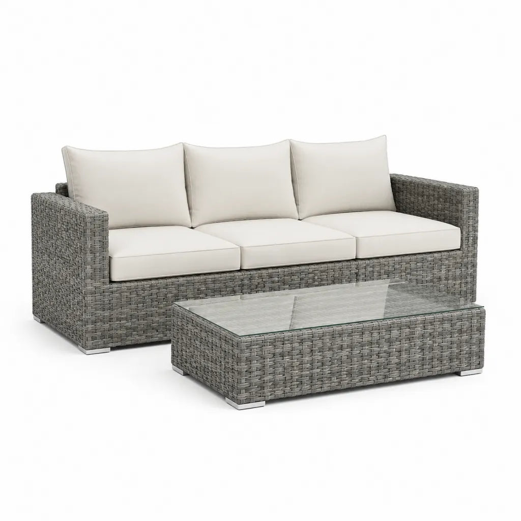 Set divano da giardino 3 posti con tavolino rettangolare 190 x 80 x 75 cm in rattan PE grigio con vetro temperato e cuscini beige